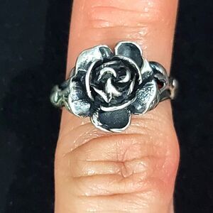 Sterling Silver Detailed Rose Ring Size 5